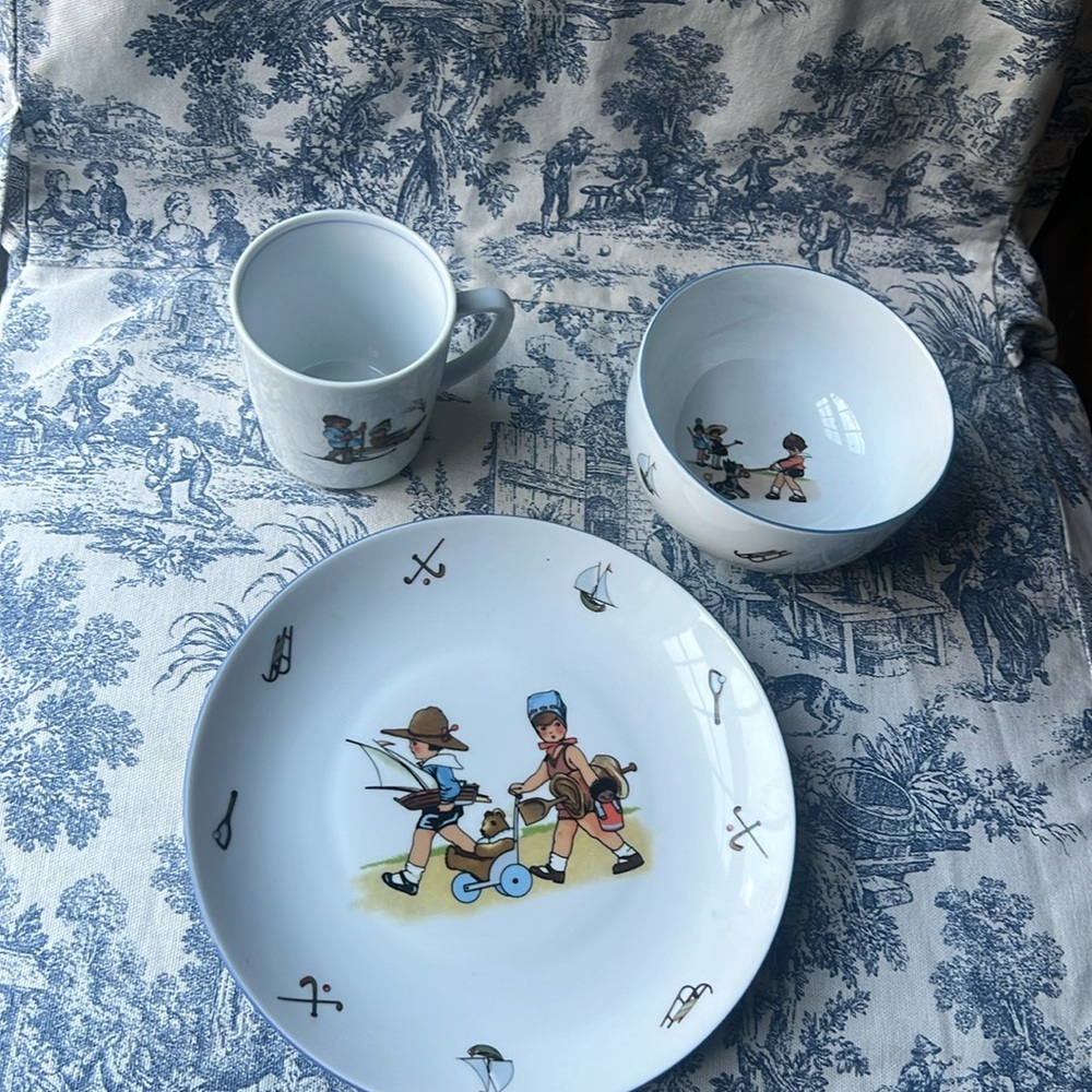 CHILDS DINNERWARE SET PLATE BOWL CUP MADE IN GERMANY VTG PERFECT